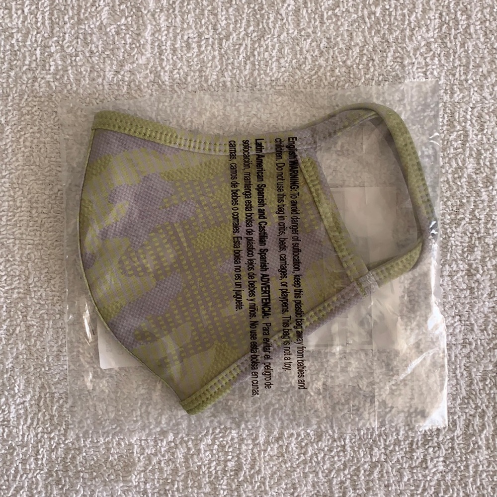 Fabletics Face Mask - Picture 2 of 8